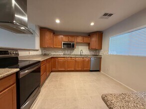 4849 E Lake Point Cir in Phoenix, AZ - Building Photo - Building Photo