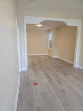 4801 W Armitage Ave, Unit 2nd floor in Chicago, IL - Foto de edificio - Building Photo