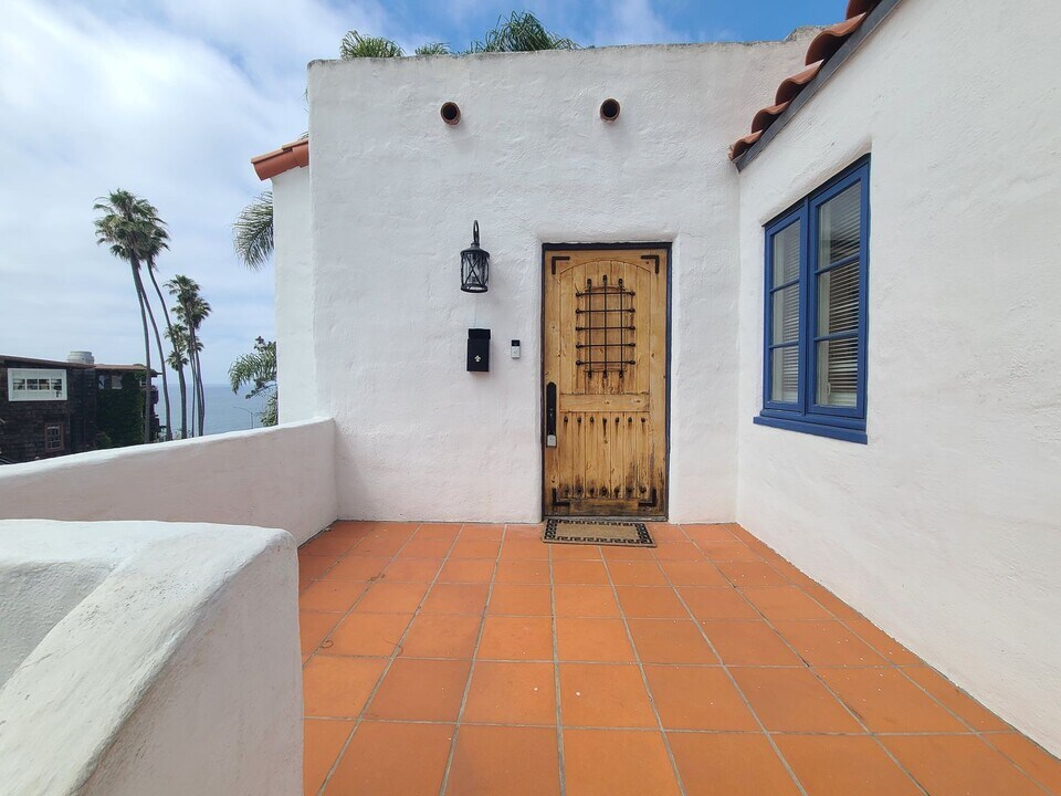 1303 Cave St in San Diego, CA - Building Photo