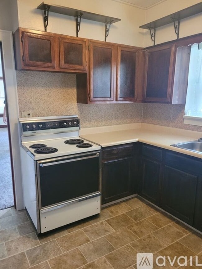 1023 Bell St in Beatrice, NE - Building Photo - Building Photo