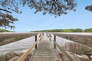 17 Bourne Point Rd in Wareham, MA - Building Photo