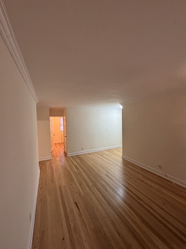 1497 Terrace Cir, Unit 1 in Teaneck, NJ - Building Photo - Building Photo