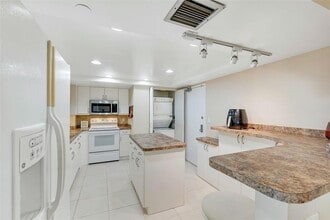3200 Port Royale Dr N, Unit 1111 in Fort Lauderdale, FL - Building Photo - Building Photo