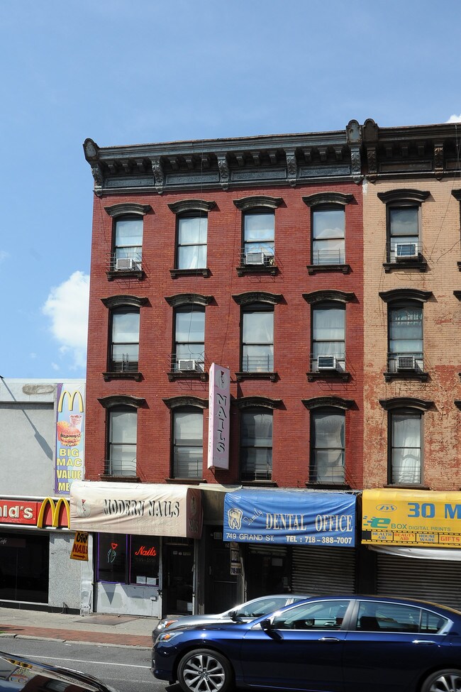 749 Grand St in Brooklyn, NY - Building Photo - Building Photo