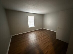 304 Carriage Ln in Albany, GA - Building Photo - Building Photo