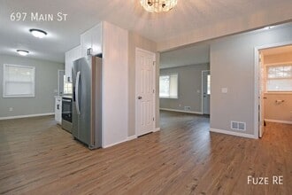 697 Main St in Circle Pines, MN - Building Photo - Building Photo