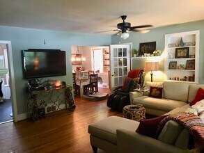 410 Pineneedle Rd in Athens, GA - Building Photo - Building Photo