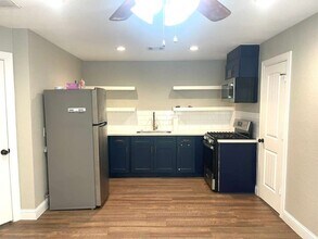 3807 Edison St in Houston, TX - Building Photo - Building Photo