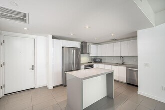 1600 NE 1st Ave, Unit 1507 in Miami, FL - Building Photo - Building Photo