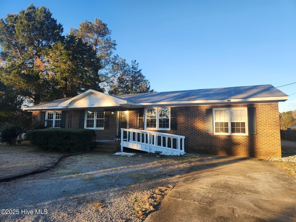 189 Killis Murphy Rd in Pollocksville, NC - Building Photo