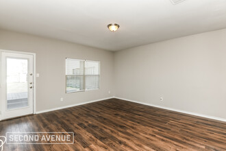 636 Cameron Wy, Unit 1E in Azle, TX - Foto de edificio - Building Photo