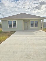 2724 Avenue D in San Leon, TX - Building Photo