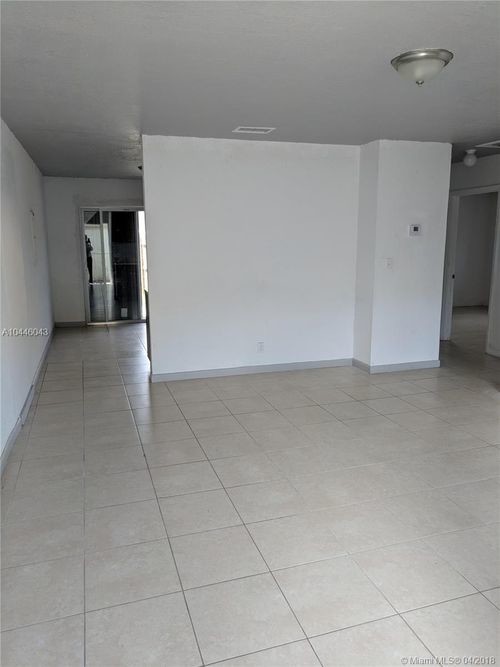 326 SW 14th St-Unit -3B in Dania Beach, FL - Foto de edificio - Building Photo