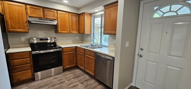 1230 SE Roundtable Dr in Grants Pass, OR - Building Photo - Building Photo