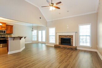 215 Village Park Dr in Newnan, GA - Building Photo - Building Photo