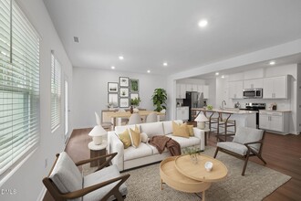 421 Deep Oak Dr in Rolesville, NC - Foto de edificio - Building Photo