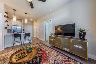 Lenox Park in Austin, TX - Building Photo - Building Photo
