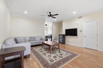 203 Tallwood Ln in Dunellen, NJ - Foto de edificio - Building Photo