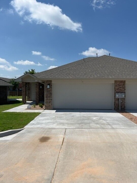 19601 N Pennsylvania Ave in Edmond, OK - Building Photo
