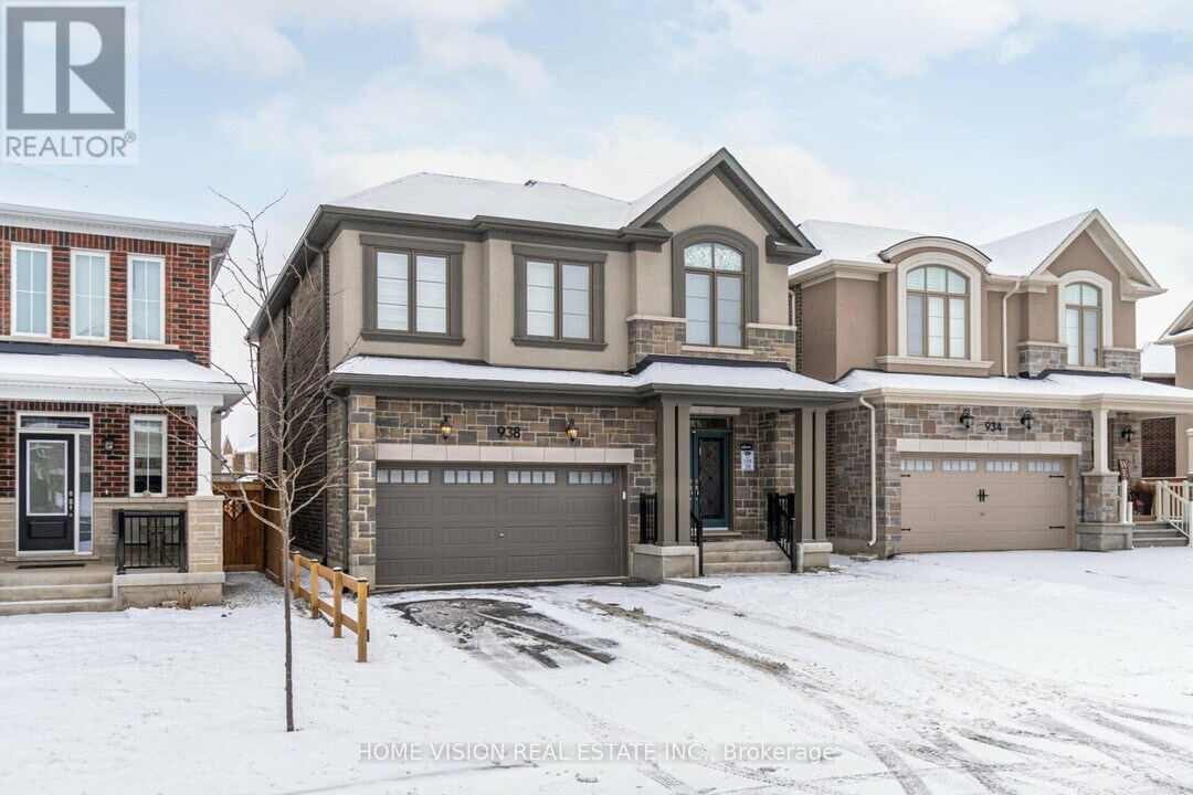 938 Chestnut Heights in Milton, ON - Building Photo