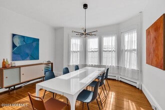 55 Main St in Manasquan, NJ - Foto de edificio - Building Photo