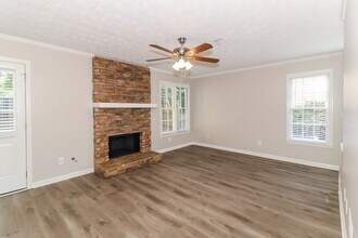 4832 Helga Way NE in Woodstock, GA - Building Photo - Building Photo