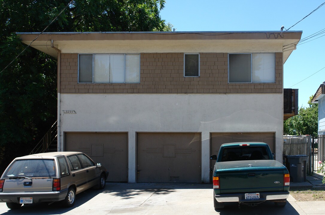 3235 Nicol Ave in Oakland, CA - Foto de edificio
