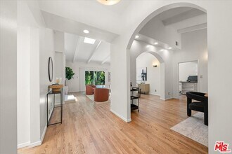 1220 N Norman Pl in Los Angeles, CA - Building Photo - Building Photo