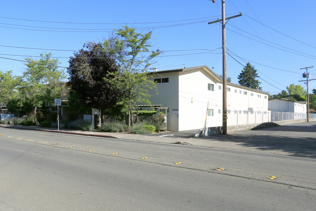 Pacific Garden Apartments in Santa Rosa, CA - Building Photo