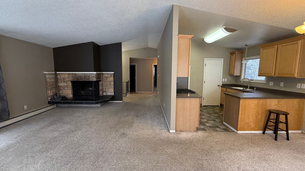 5040 Vance Dr in Anchorage, AK - Foto de edificio