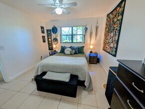 3935 NW 87th Ave in Sunrise, FL - Foto de edificio - Building Photo