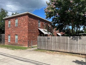 1105 Cuernavaca Dr N in Austin, TX - Foto de edificio - Building Photo