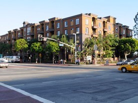City Lights on Fig in Los Angeles, CA - Building Photo
