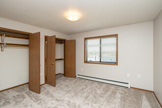 Eastern Hills Apartments in Sioux Falls, SD - Building Photo - Building Photo