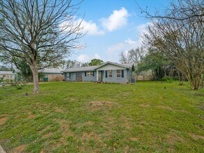 1607 Carter St in Bastrop, TX - Building Photo - Building Photo