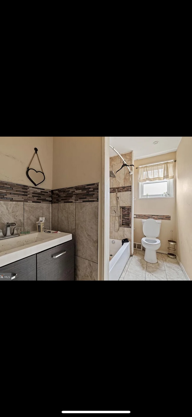 property at 910 Mechanic St