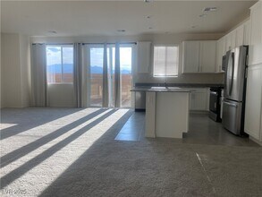8423 Sycamore Crk St in Las Vegas, NV - Building Photo - Building Photo