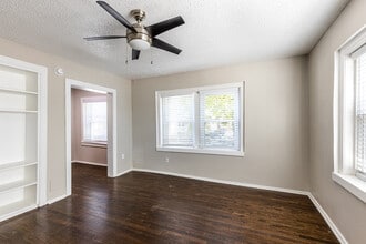 Flats at Warwick in Kansas City, MO - Foto de edificio - Interior Photo