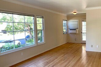 10630 Holman Ave in Los Angeles, CA - Building Photo - Building Photo