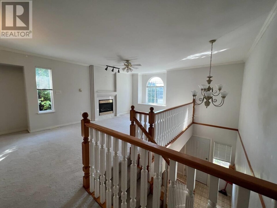 12460 228 St in Maple Ridge, BC - Building Photo