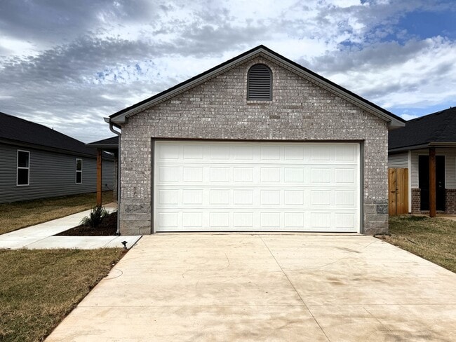 3625 Blue Ave in Mustang, OK - Building Photo - Building Photo