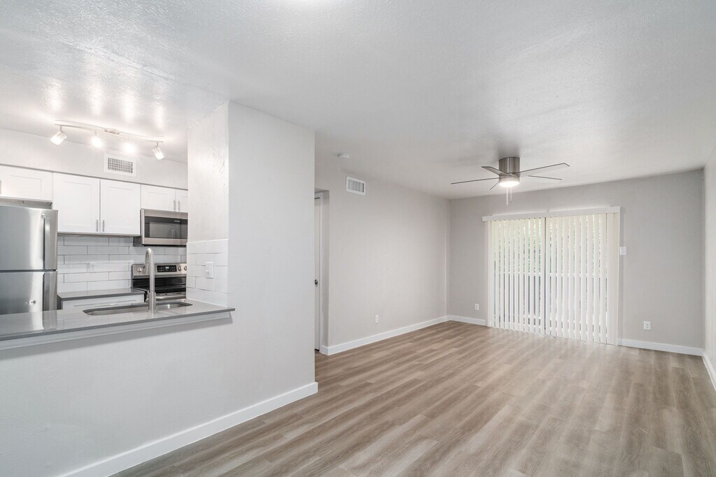 Tides on Esperanza Apartments in Dallas, TX