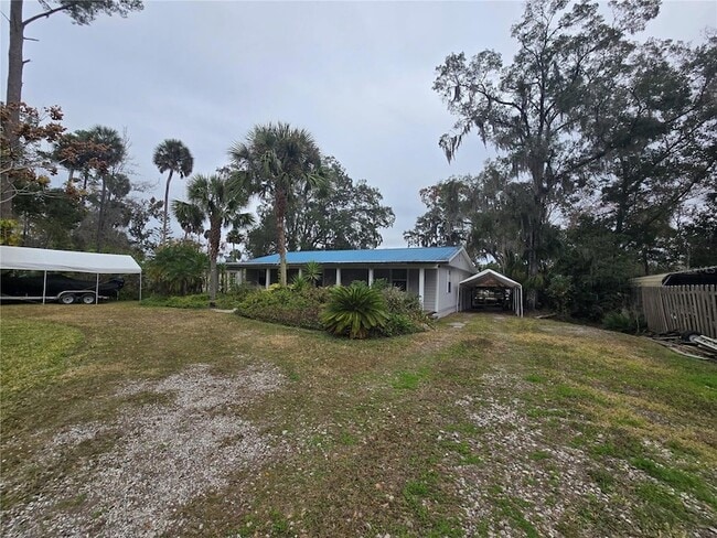 55646 Carl St, Unit D19 in Astor, FL - Foto de edificio - Building Photo