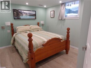 76 Lynch Cir in Guelph, ON - Building Photo - Building Photo