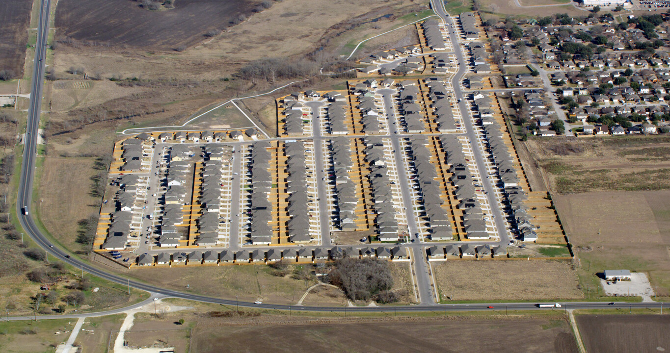 Grove at Bull Creek in Taylor, TX - Building Photo