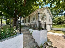 706 Locust St in Eudora, KS - Building Photo