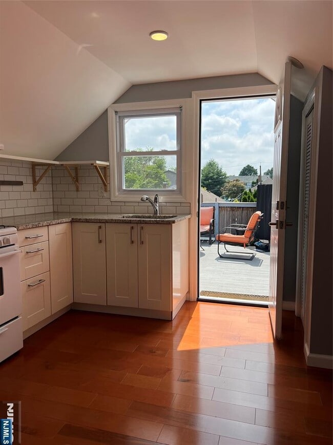 12-72-72 5th St in Fair Lawn, NJ - Building Photo - Building Photo
