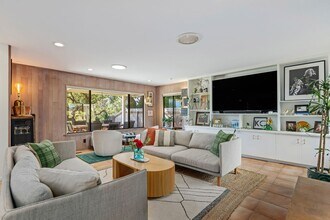 137 3rd St in Solvang, CA - Building Photo - Building Photo