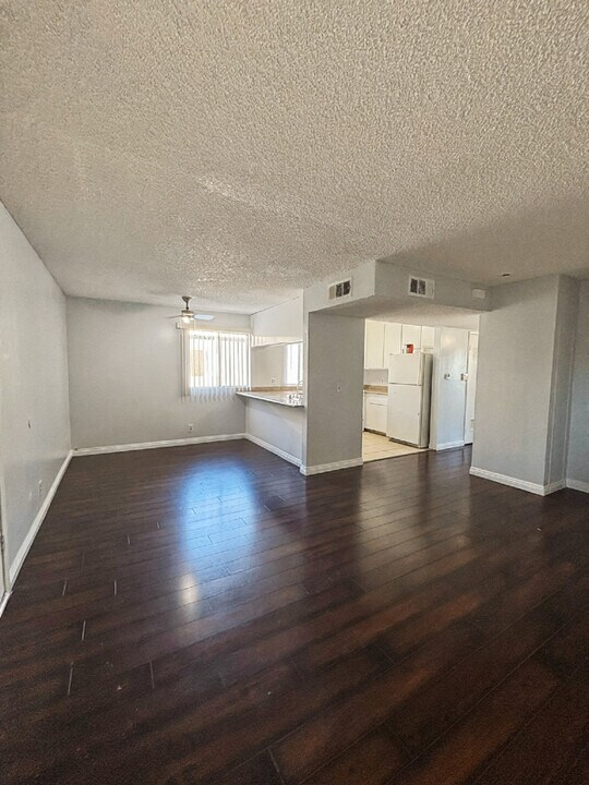 9586 W Ball Rd in Anaheim, CA - Building Photo