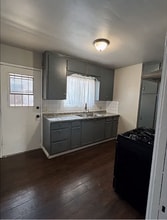 1402 S Sycamore St in Santa Ana, CA - Foto de edificio - Building Photo